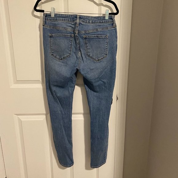 Old Navy Distressed Rockstar Super Skinny Jeans - Size 6 - Picture 6 of 8